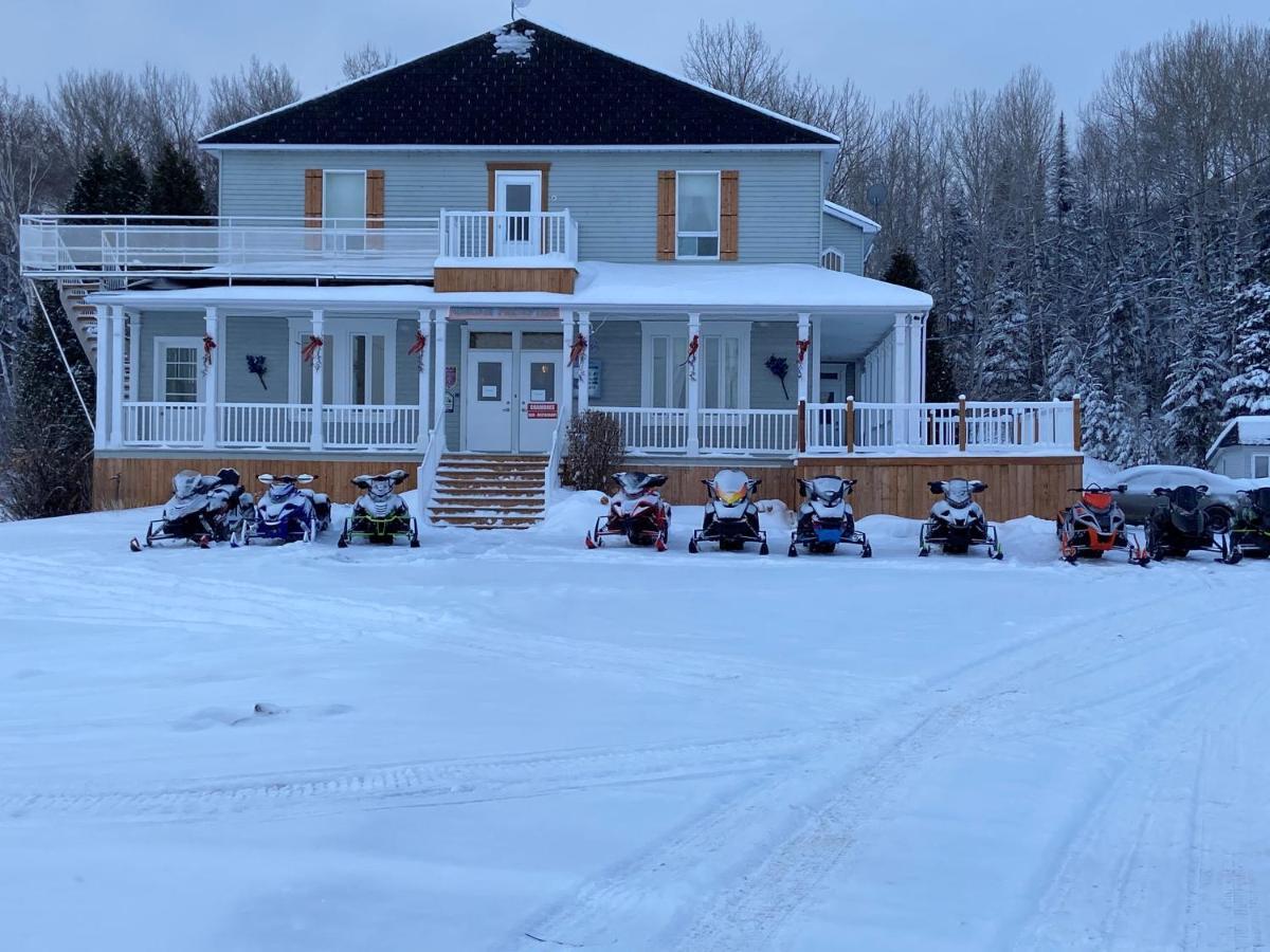 Auberge Presbytere Mont Lac-Vert Hébertville Exterior foto